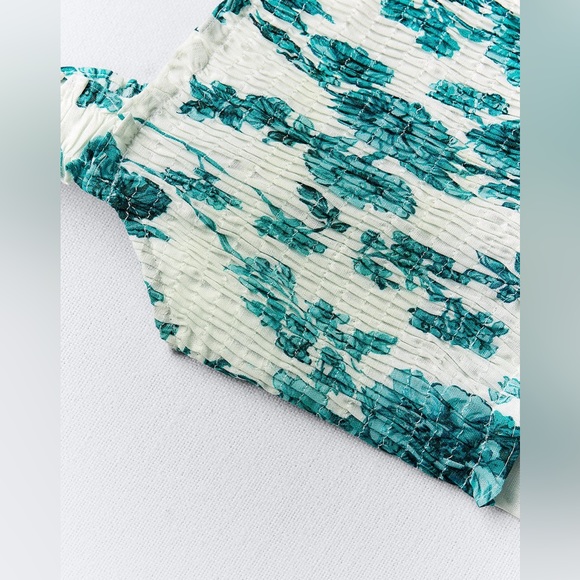 ❣️SOLD❣️ New with Tags Zara Green Floral Midi Dress with Slit Size XS - Picture 7 of 13